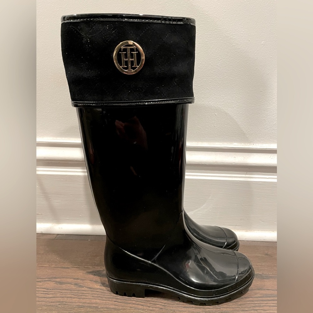 Suede cuffed Tommy Hilfiger Black patent rain boots size 8. Excellent condition